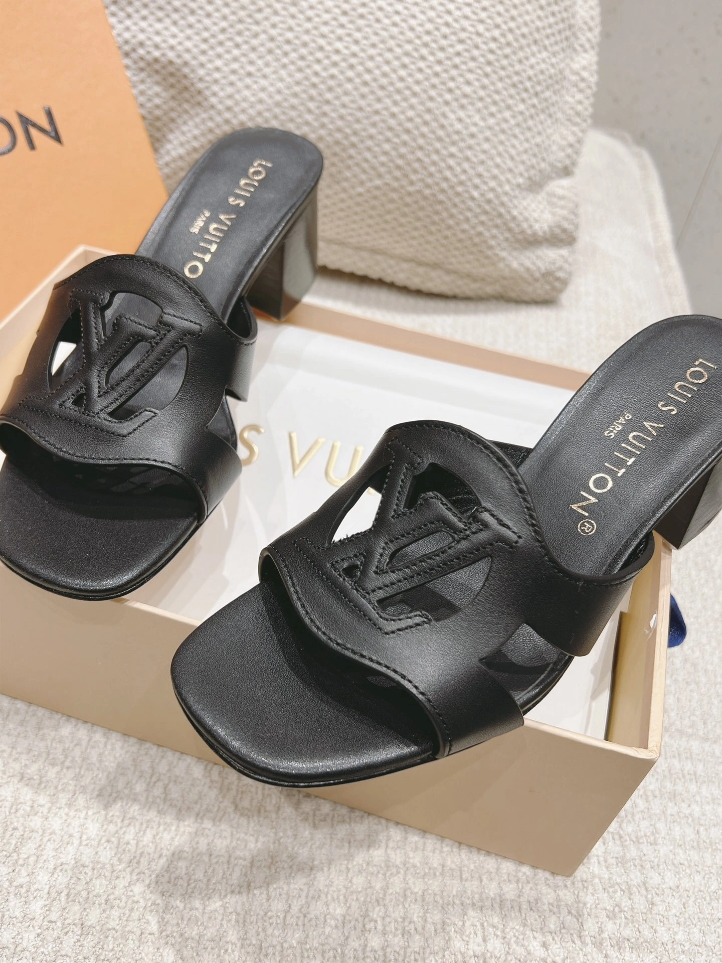 COCO-- 8V 1ACG4K sheepskin Calfskin Heel height：5.5CM Isola item:D-X000I0333